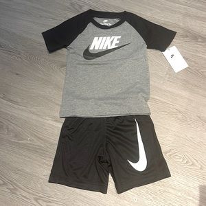 NWT Nike 2 piece short set